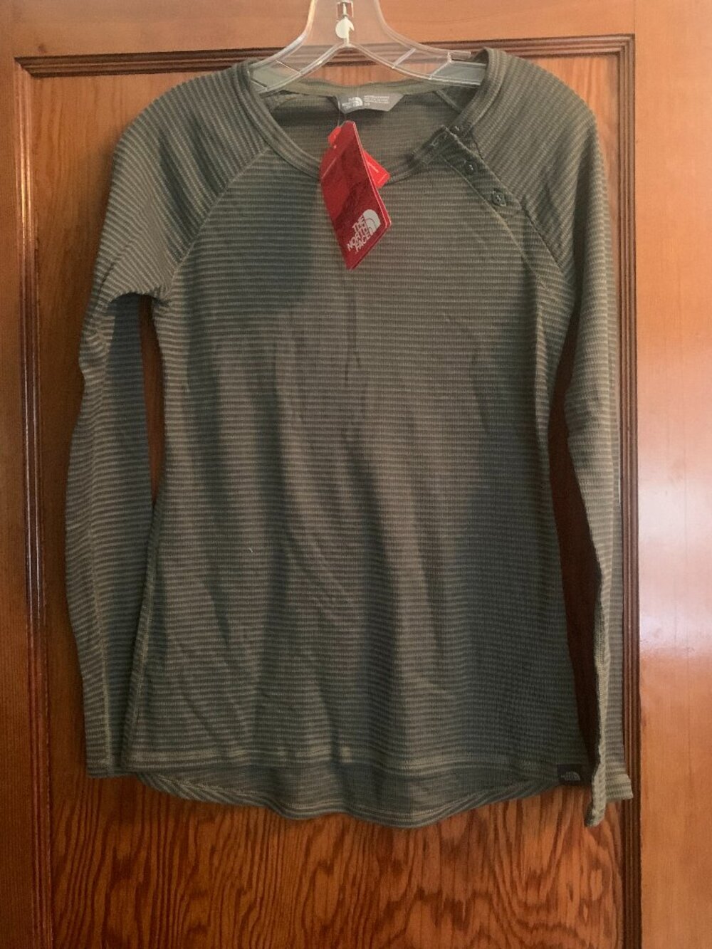 NWT The North Face Cresting Long Sleeve Waffle Henley Top